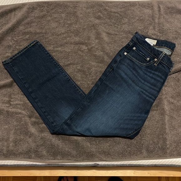 Levis Premium 511 size 33x30 in blue with fading on front and back legs - Picture 3 of 10